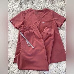 FIGS Mauve Scrub Set